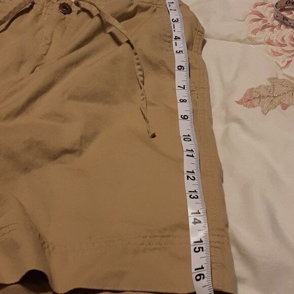 Liz Claiborne beige  Short Size 6P - Picture 9 of 11